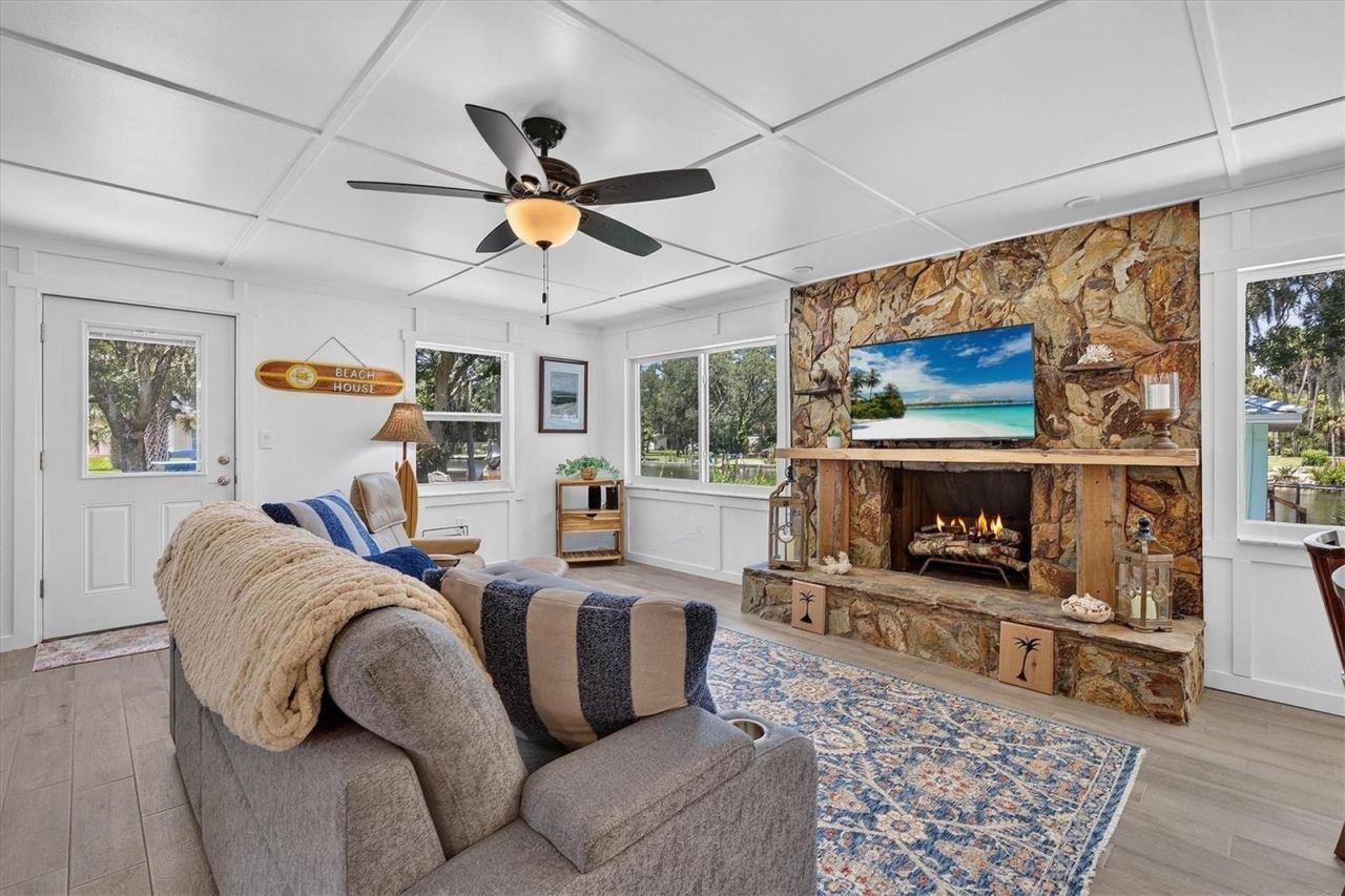 6086 Island Drive , Weeki Wachee, FL 34607 Photo