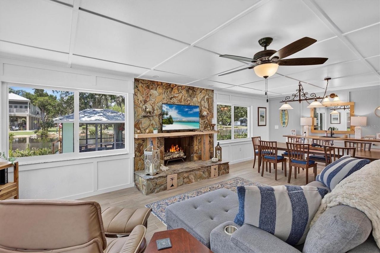 6086 Island Drive , Weeki Wachee, FL 34607 Photo