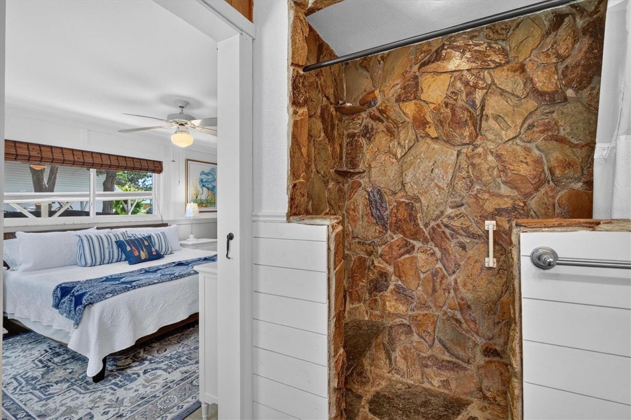 6086 Island Drive , Weeki Wachee, FL 34607 Photo