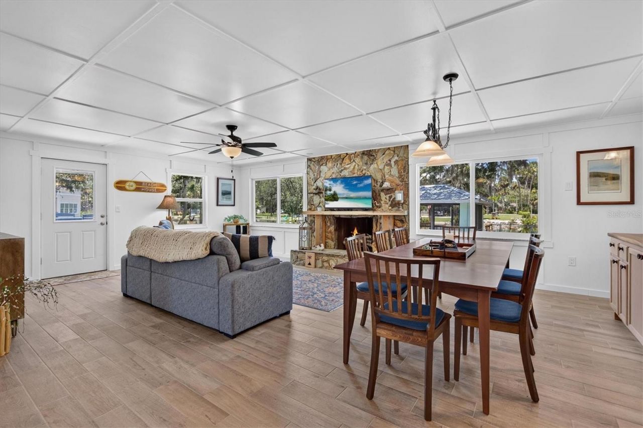 6086 Island Drive , Weeki Wachee, FL 34607 Photo