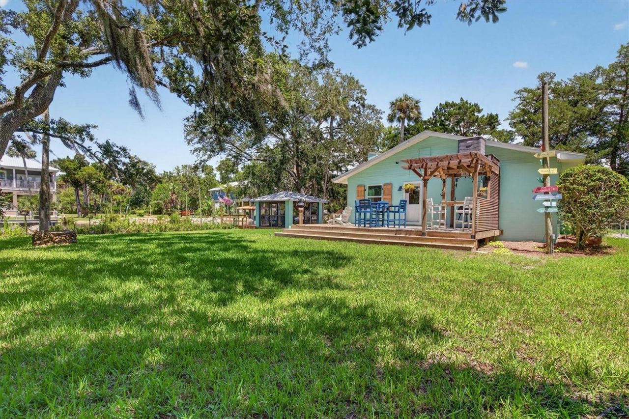 6086 Island Drive , Weeki Wachee, FL 34607 Photo