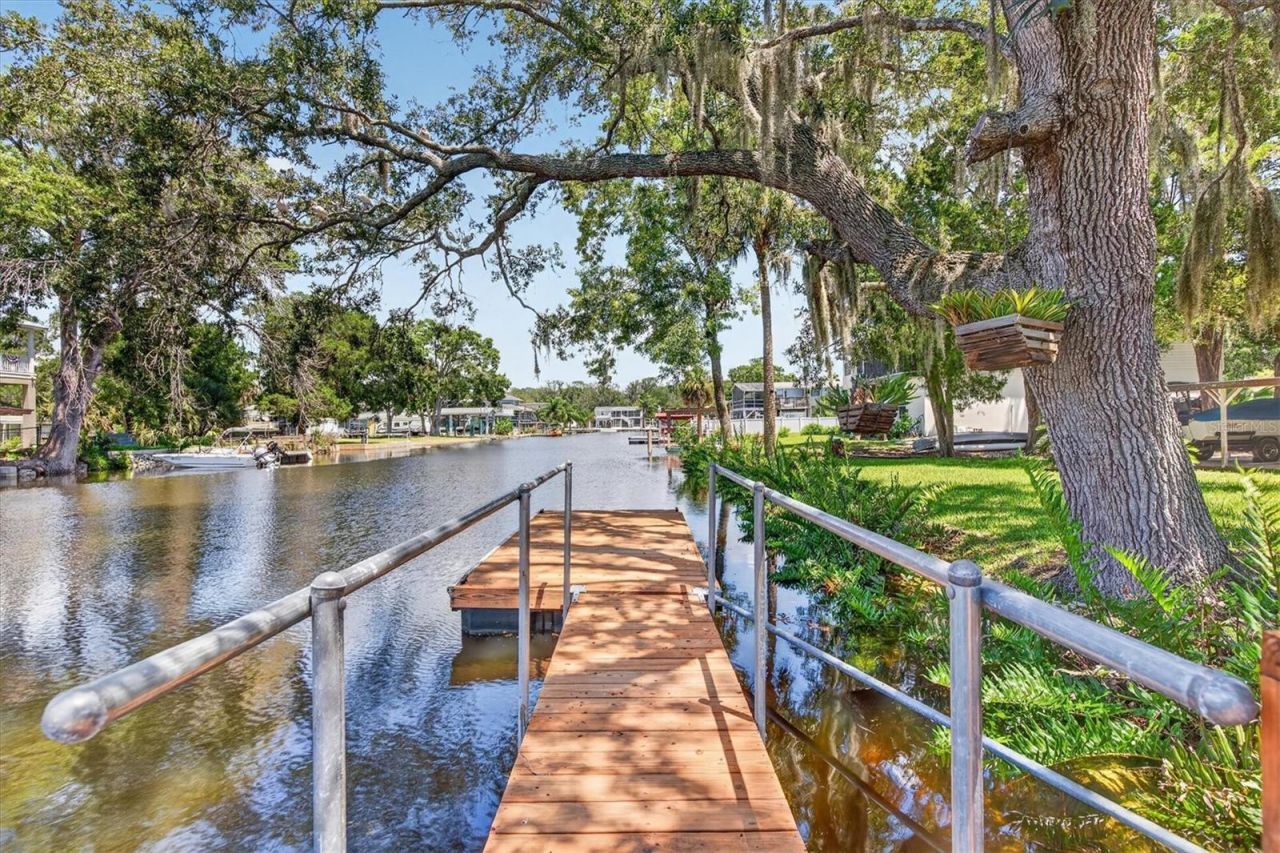 6086 Island Drive , Weeki Wachee, FL 34607 Photo