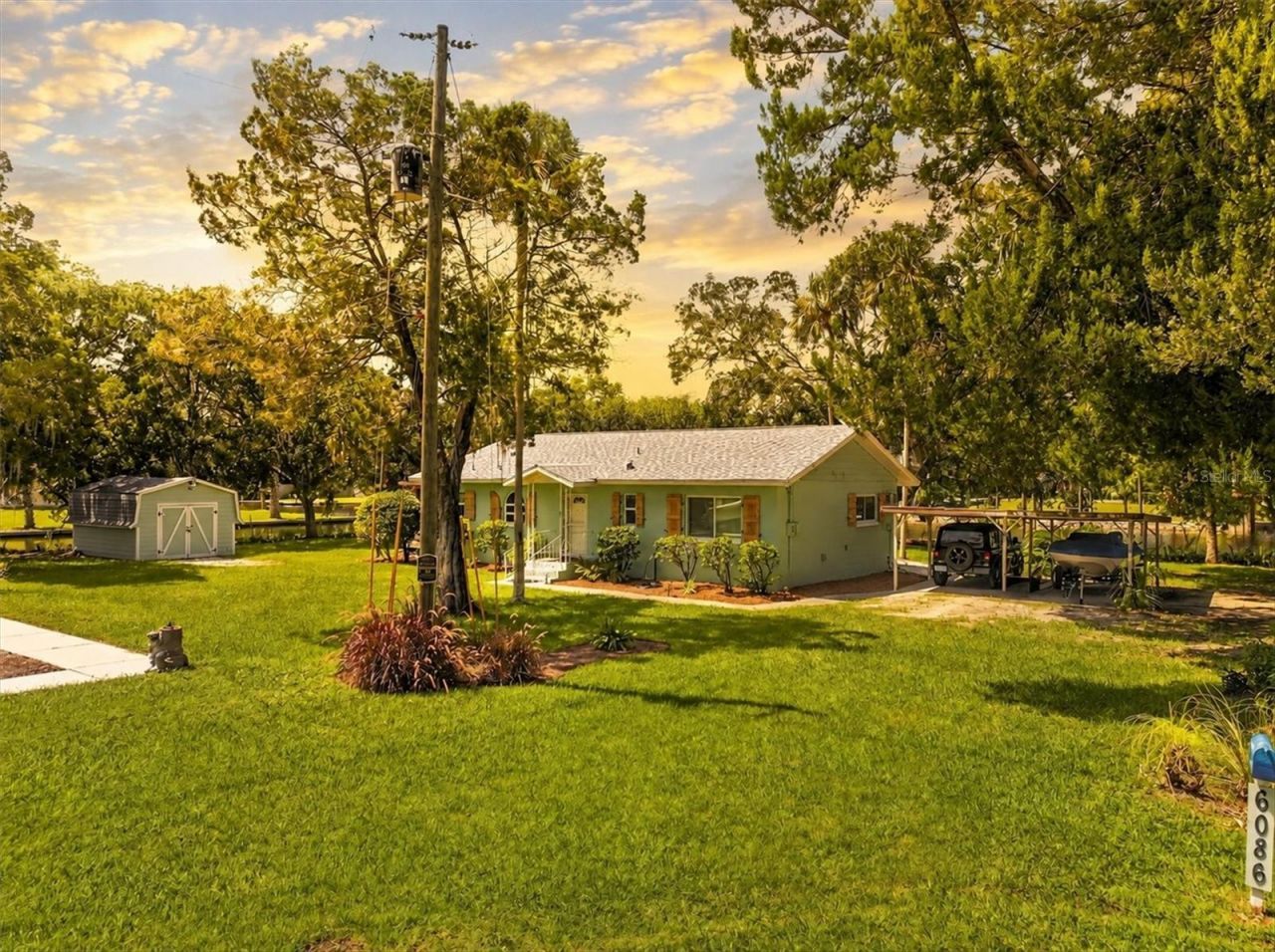 6086 Island Drive , Weeki Wachee, FL 34607 Photo