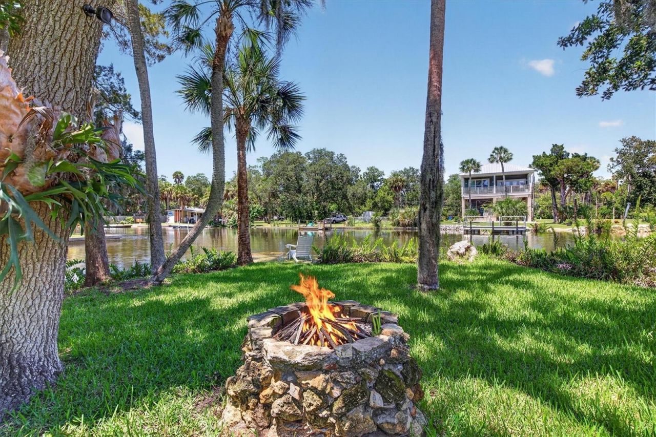 6086 Island Drive , Weeki Wachee, FL 34607 Photo
