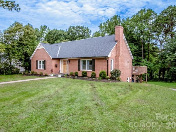 476 Summit Avenue, Statesville, NC 28677