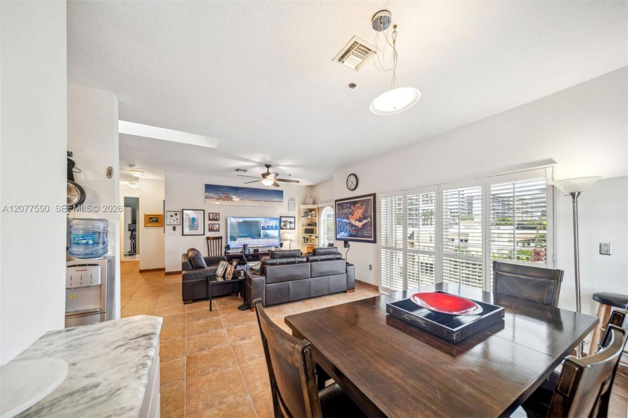 9008 Collins Ave, Unit 402, Surfside, FL 33154 Photo
