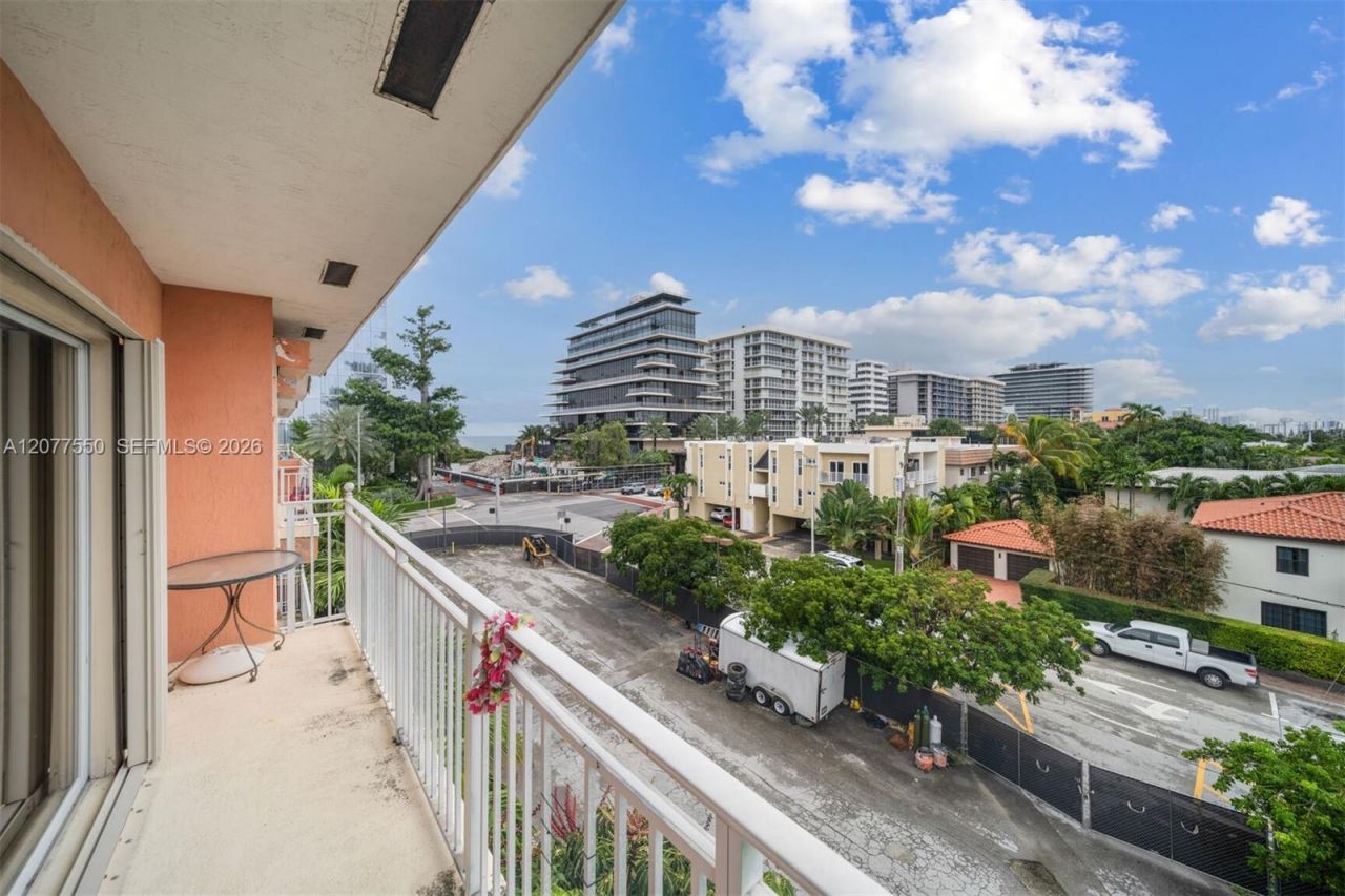 9008 Collins Ave, Unit 402, Surfside, FL 33154 Photo