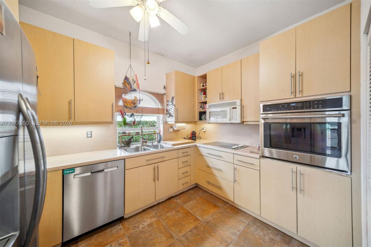 9008 Collins Ave, Unit 402, Surfside, FL 33154 Photo