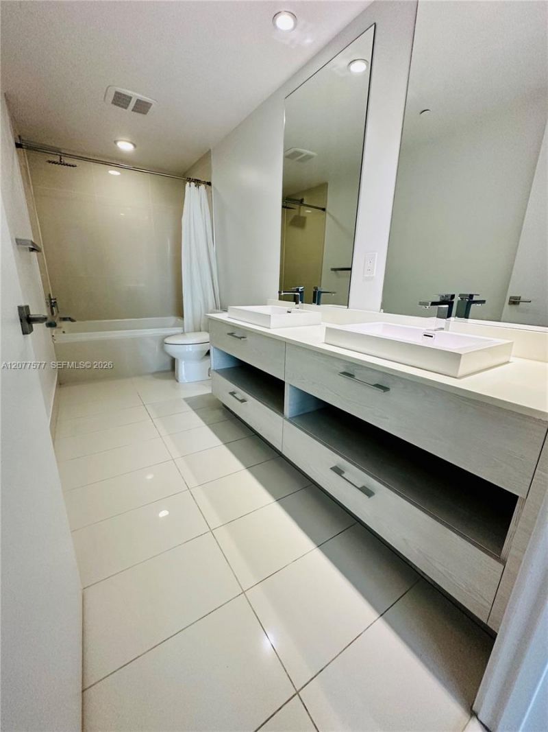45 SW 9th St , Unit 1202, Miami, FL 33130 Photo