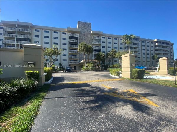 800 NE 195th St , Unit 709, Miami, FL 33179