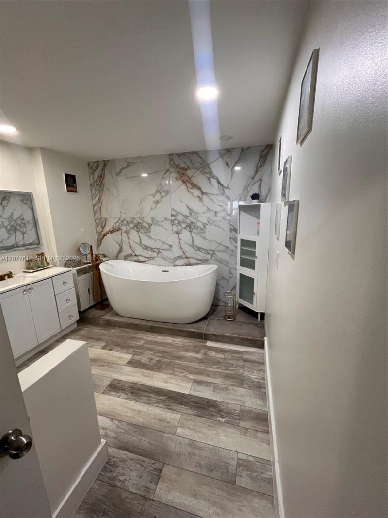800 NE 195th St, Unit 709, Miami, FL 33179 Photo