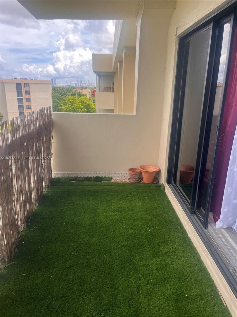 800 NE 195th St, Unit 709, Miami, FL 33179 Photo