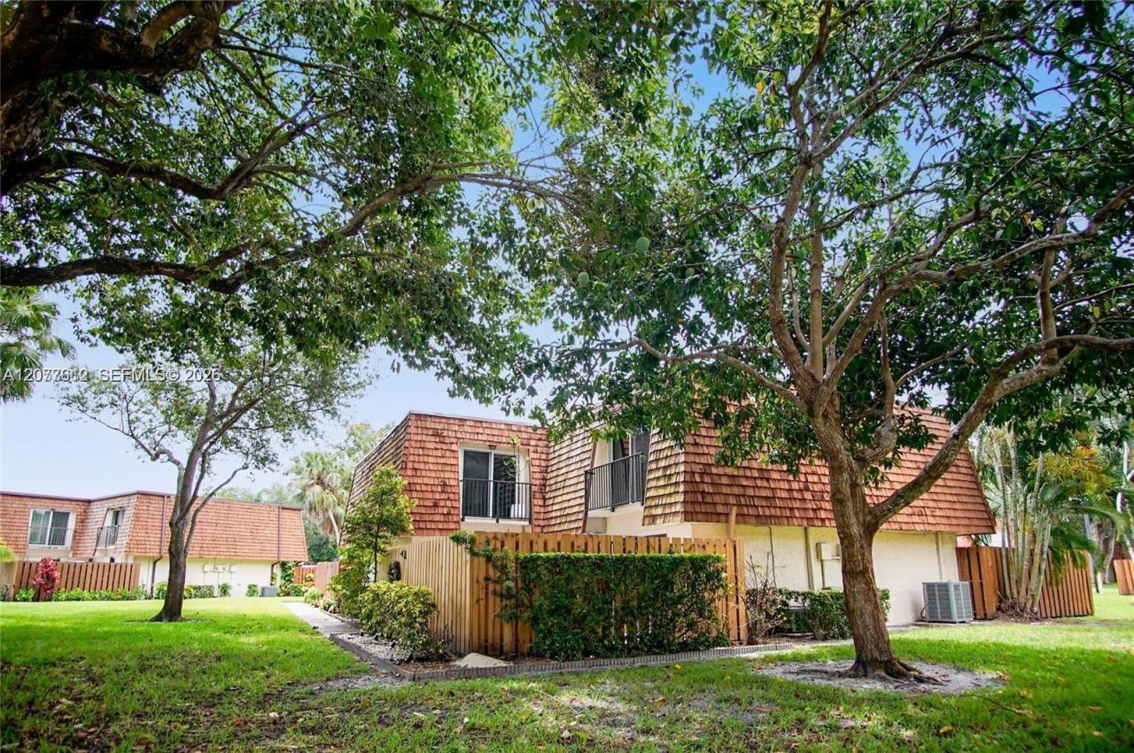 2161 Orange Grove Dr, Unit A-9, Davie, FL 33324 Photo