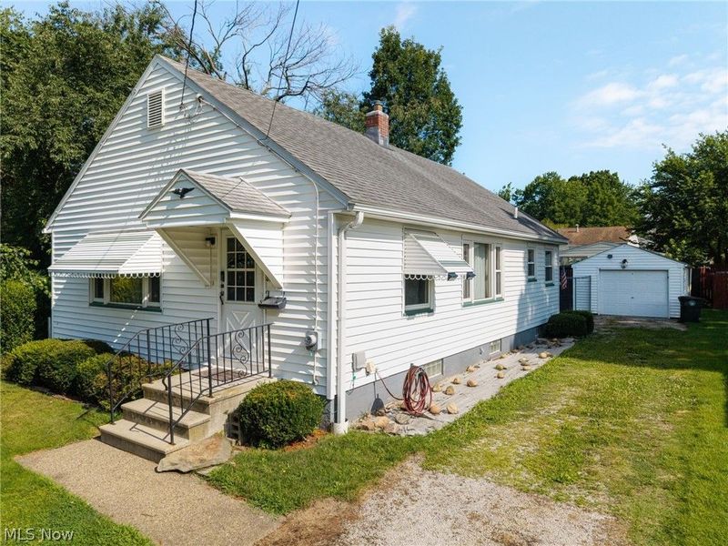 815 Iona Avenue, Akron, OH 44314 Photo 2