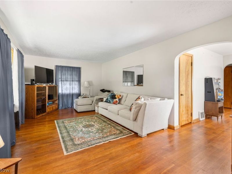 815 Iona Avenue, Akron, OH 44314 Photo 9