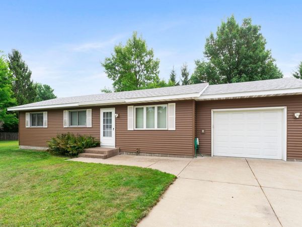5895 Red Fox Run , North Branch, MN 55056