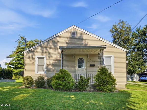 807 Court Street, Wapakoneta, OH 45895