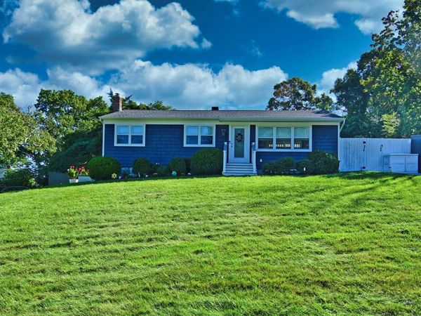14 Kathy Street, Hampton Bays, NY 11946