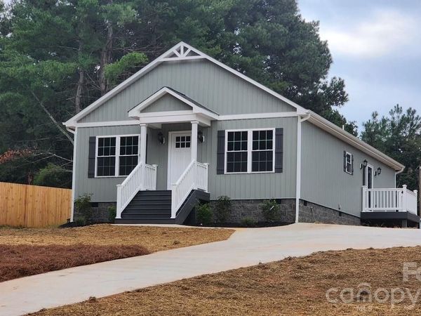 405 Falls Avenue , Granite Falls, NC 28630