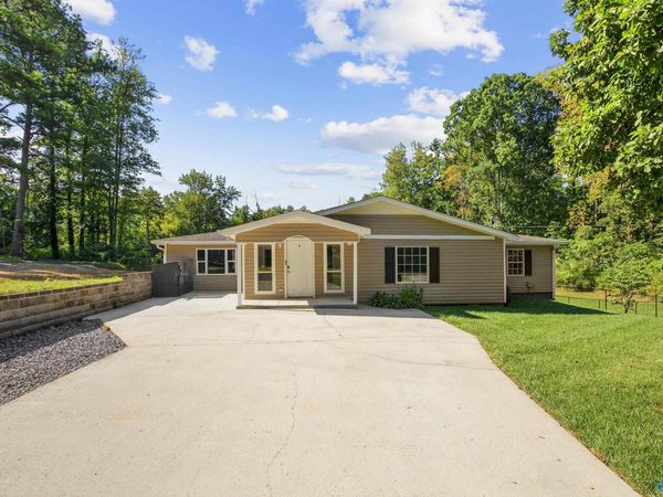 933 1st Avenue NW, Arab, AL 35016