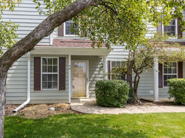 4 Taylor Court , Unit A, Streamwood, IL 60107