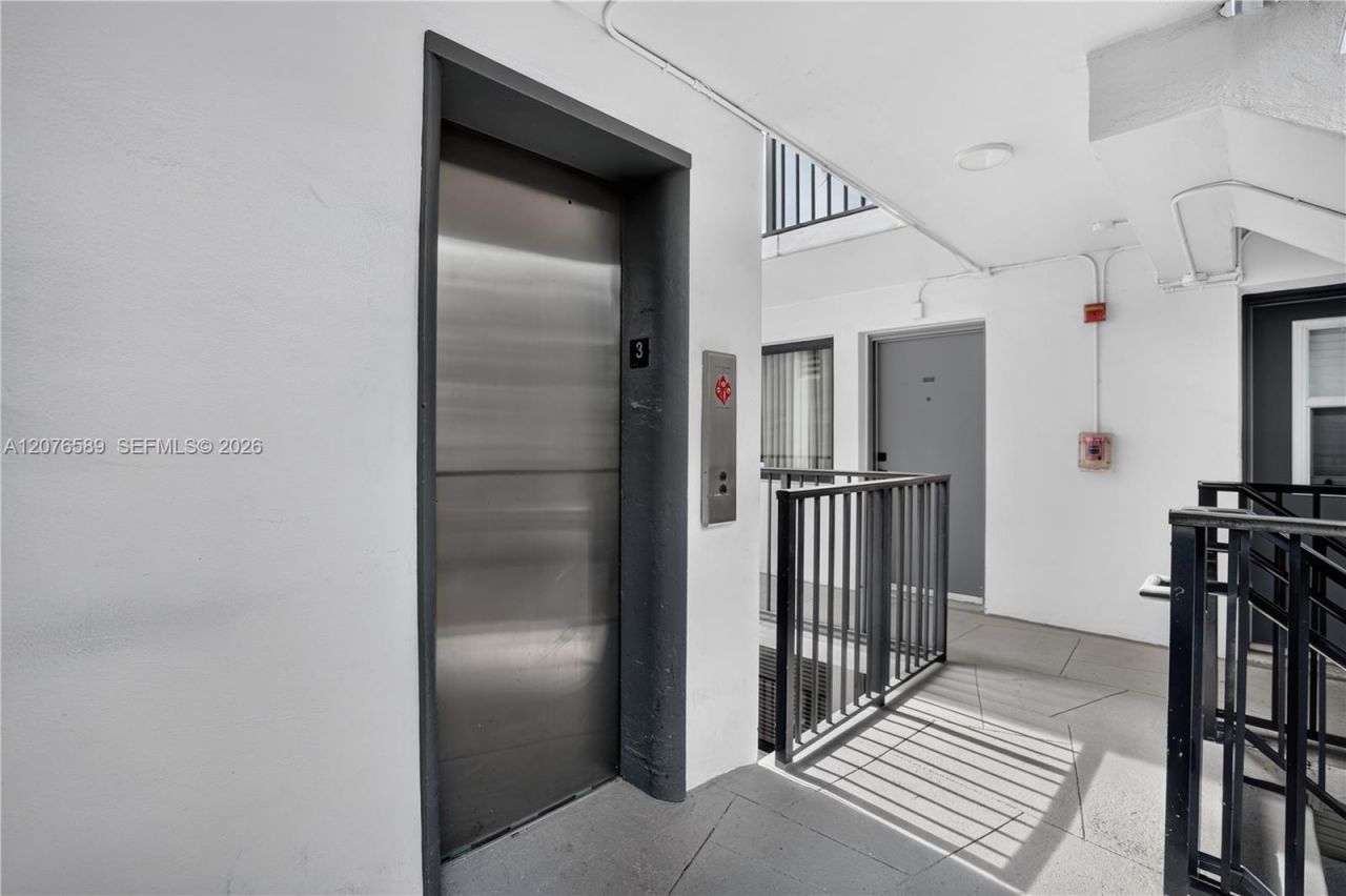 3240 Mary St, Unit S308, Miami, FL 33133 Photo