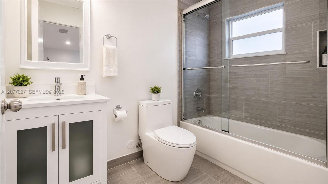 526 NW 6th St, Unit AB, Hallandale Beach, FL 33009 Photo