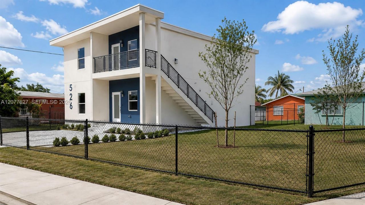 526 NW 6th St, Unit AB, Hallandale Beach, FL 33009 Photo