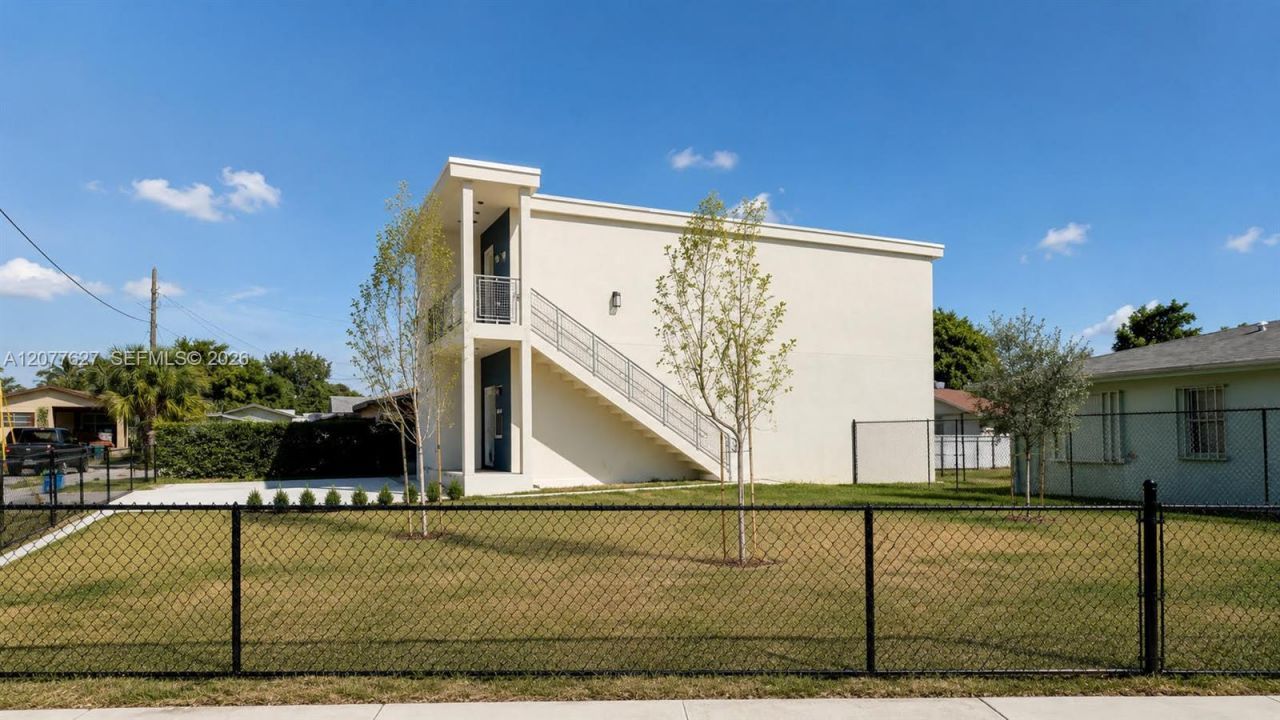 526 NW 6th St, Unit AB, Hallandale Beach, FL 33009 Photo