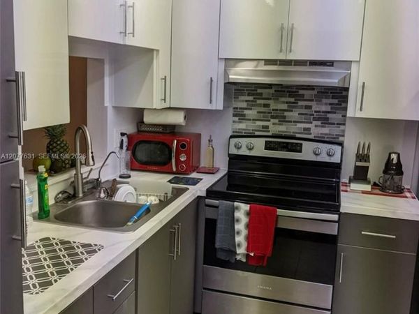 233 NE 14th Ave, Unit 205, Hallandale Beach, FL 33009