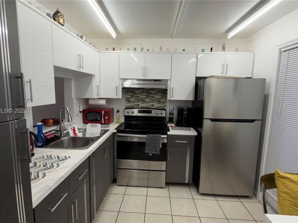 233 NE 14th Ave, Unit 205, Hallandale Beach, FL 33009