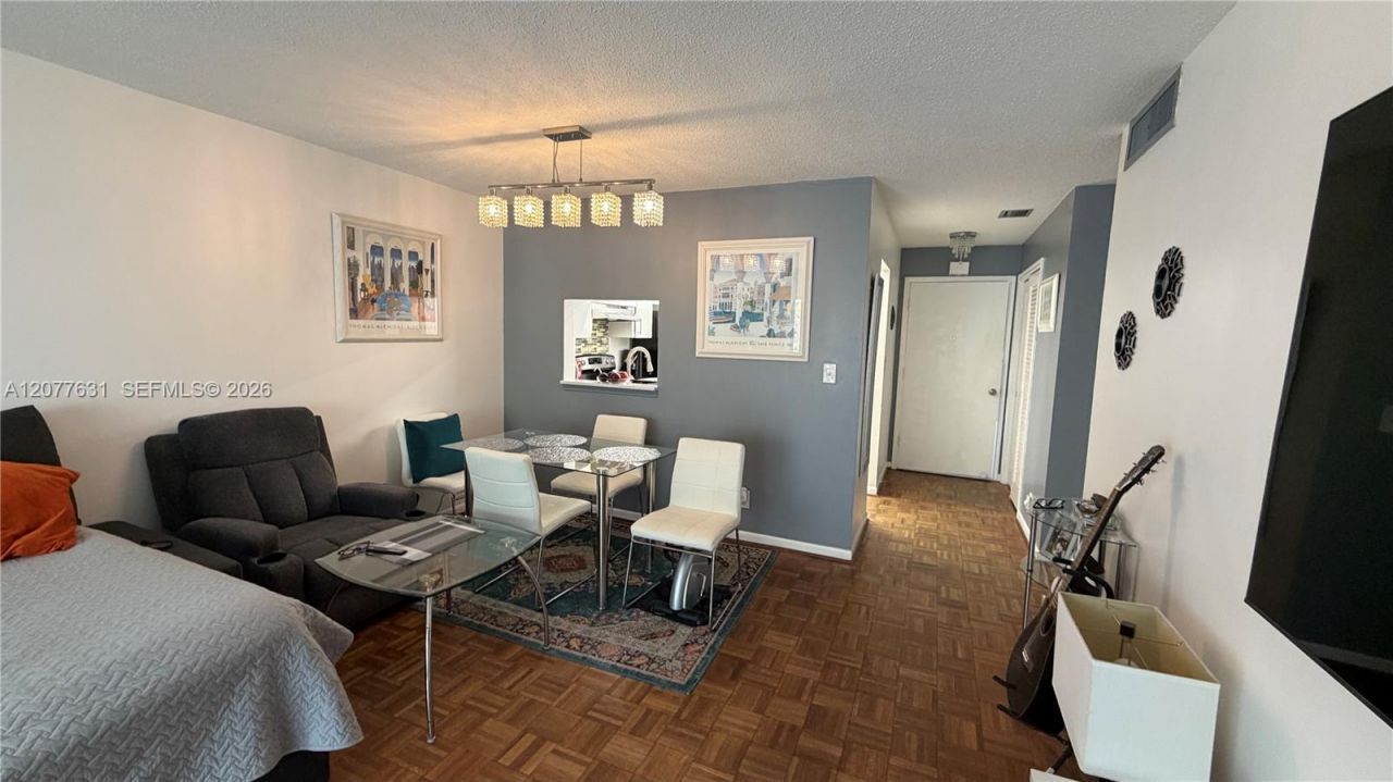 233 NE 14th Ave, Unit 205, Hallandale Beach, FL 33009 Photo