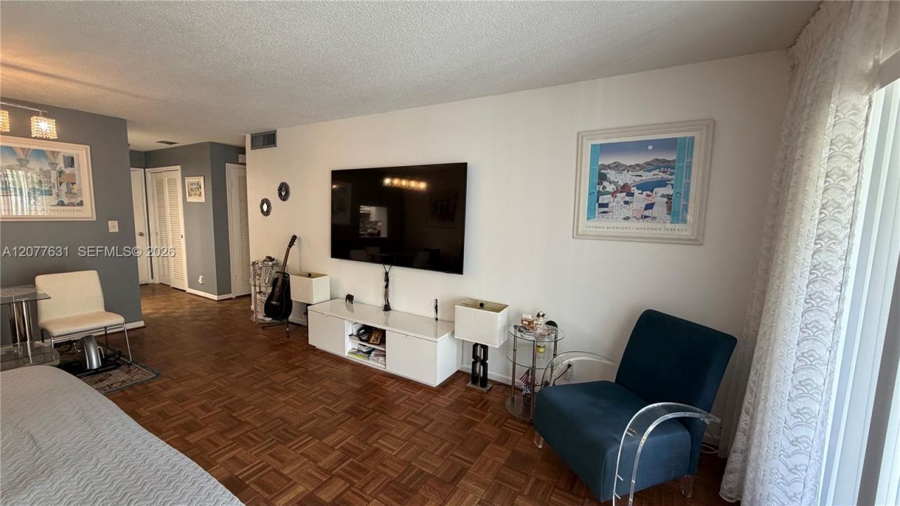 233 NE 14th Ave, Unit 205, Hallandale Beach, FL 33009 Photo