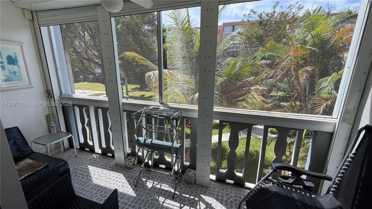 233 NE 14th Ave, Unit 205, Hallandale Beach, FL 33009 Photo