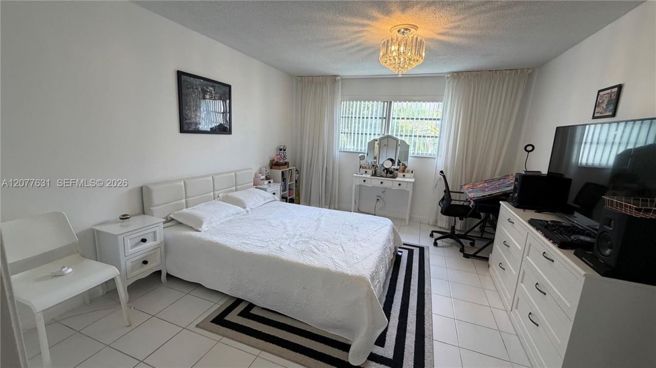 233 NE 14th Ave, Unit 205, Hallandale Beach, FL 33009 Photo