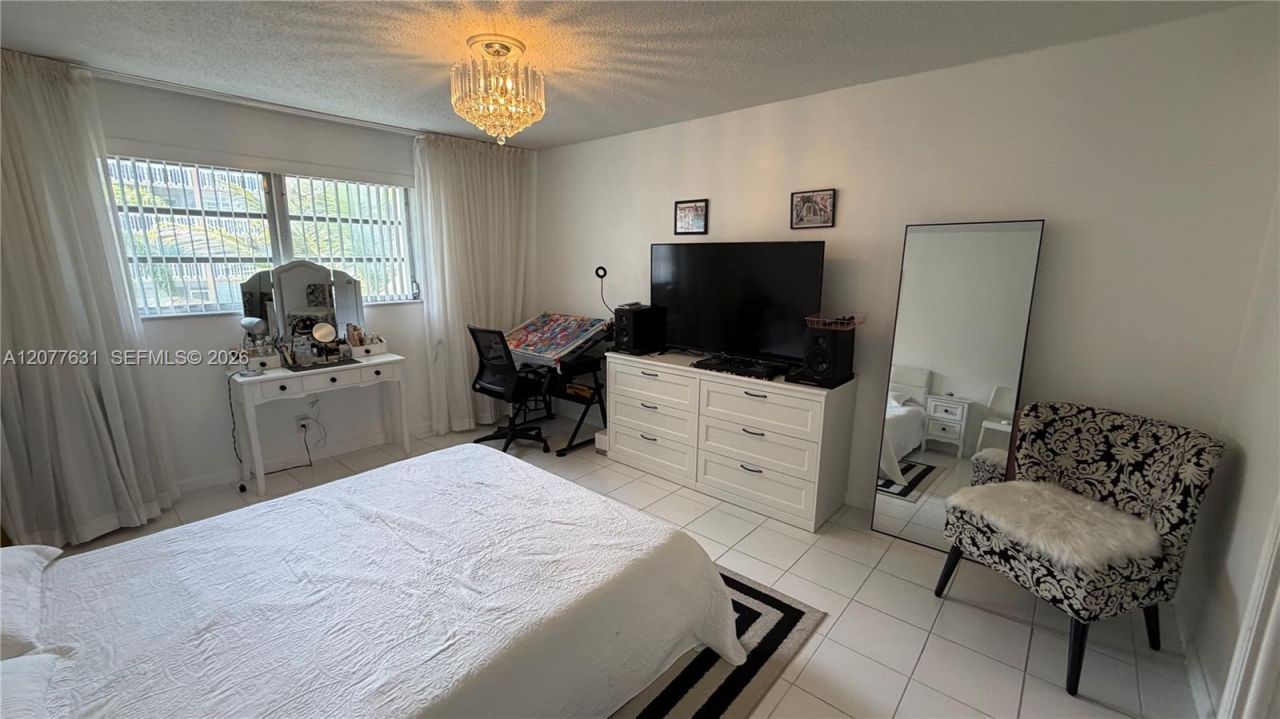 233 NE 14th Ave, Unit 205, Hallandale Beach, FL 33009 Photo