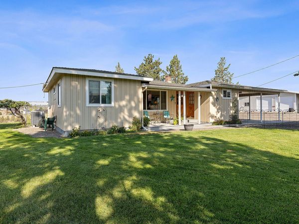 1604 S Adams Drive, Madras, OR 97741