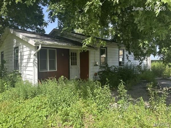 631 1st Street, Shipman, IL 62685