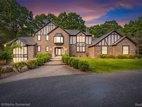 1290 Sunniwood Place, Oakland Township, Mi 48306
