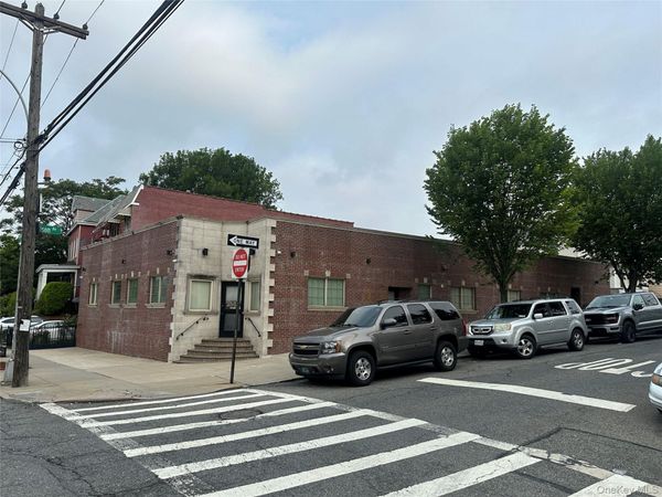 2881 Middletown Road , Bronx, NY 10461