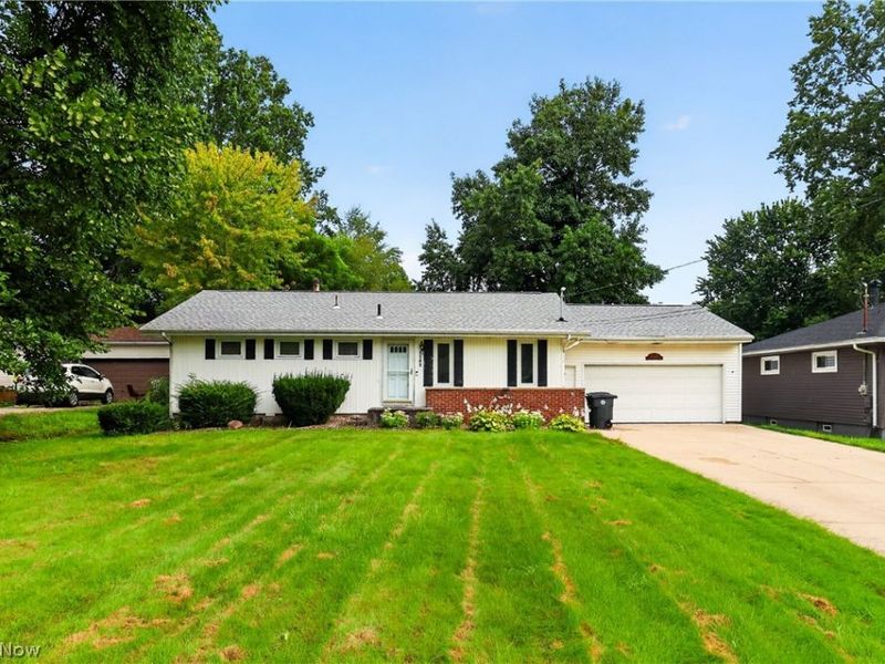 4345 Stoneybrook Drive SE, Warren, OH 44484 Photo 1