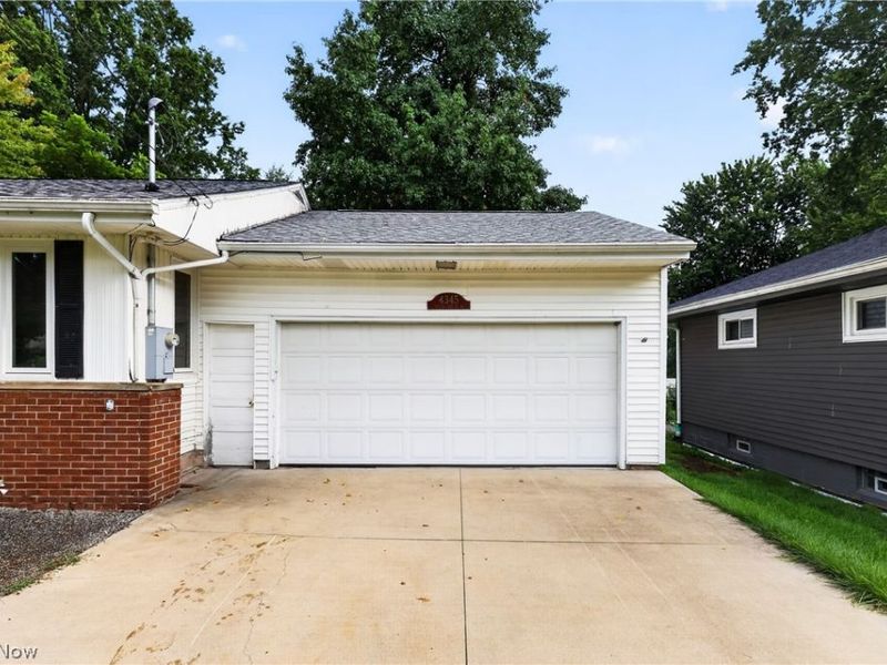 4345 Stoneybrook Drive SE, Warren, OH 44484 Photo 4