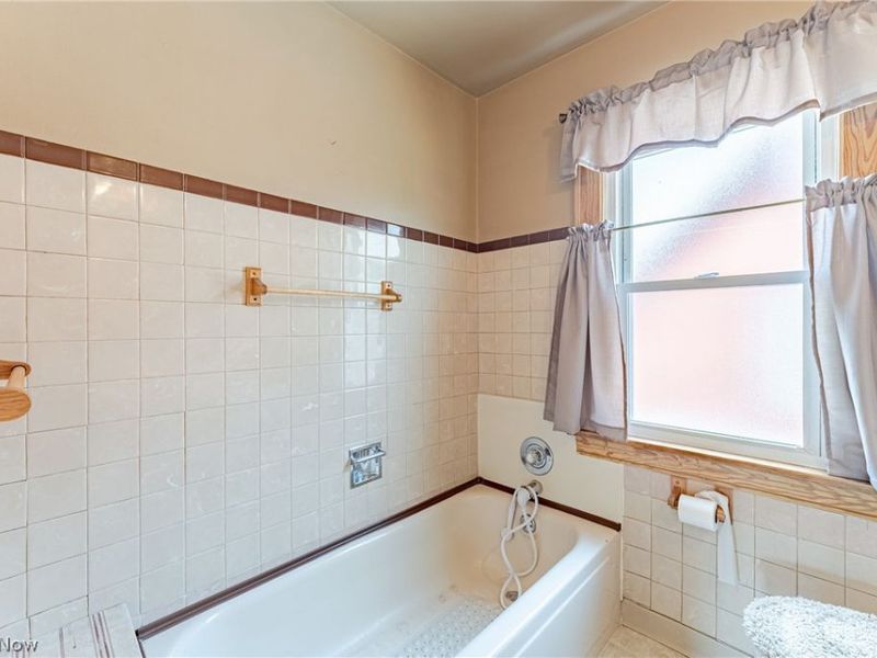 4421 Burger Avenue, Cleveland, OH 44109 Photo 20