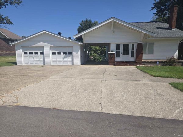 526 E WASHINGTON Street, Oakland City, IN 47660