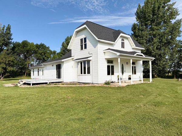 28707 350th Avenue , Roseau, MN 56751