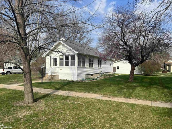 901 4Th Street, Onawa, IA 51040