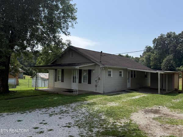 807 New Clear Branch Rd, Rocky Top, TN 37769