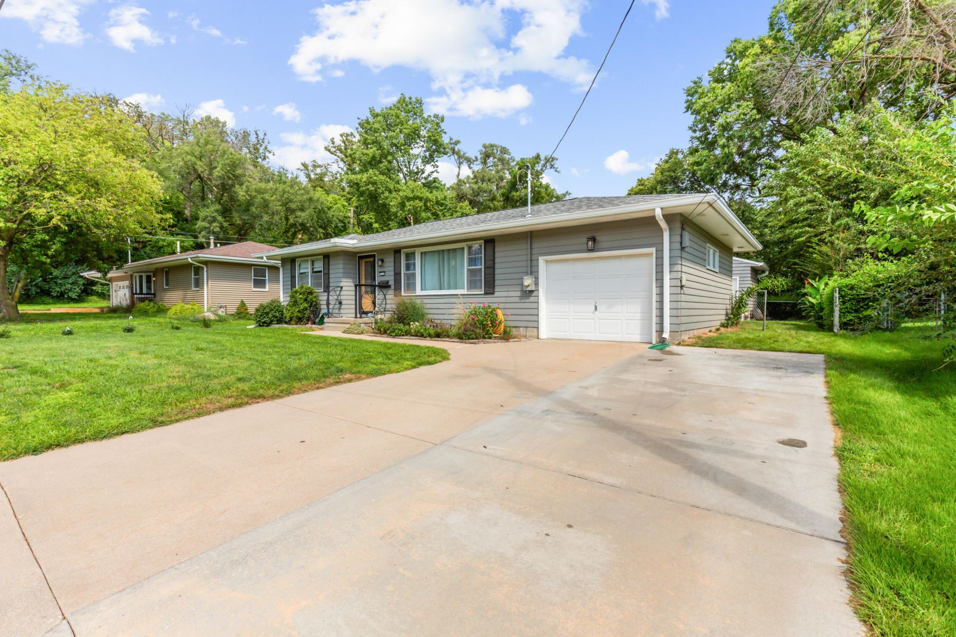 310 N Sierra Drive, Council Bluffs, IA 51503 Main Photo