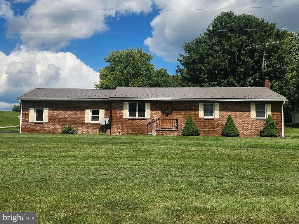72 High Rock Road W, Hanover, PA 17331 Main Photo