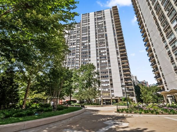 1360 N Sandburg Terrace , Unit 2912, Chicago, IL 60610